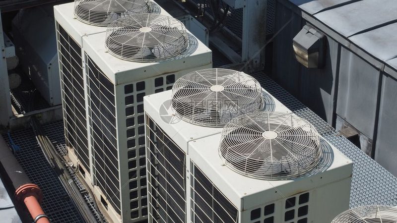 聚氨酯冷库板与挤塑板冷库板：性能对比与选型考量